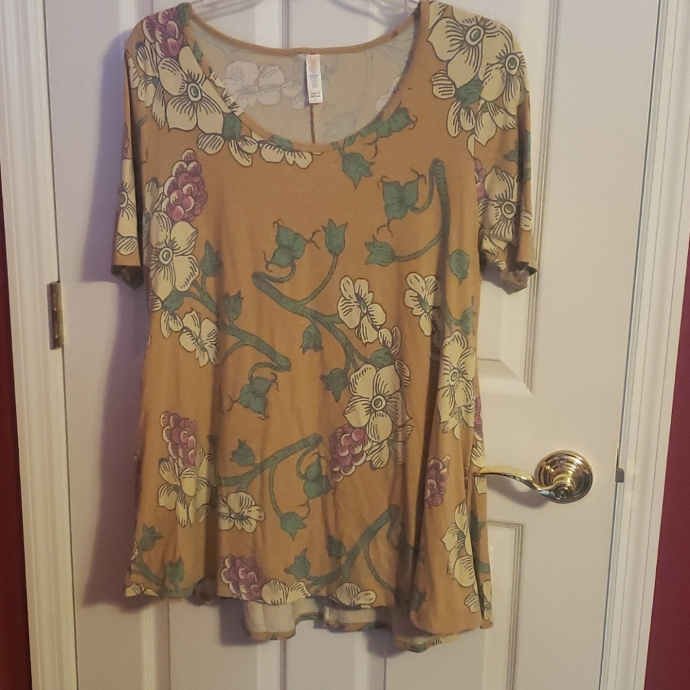 Lularoe L Perfect T